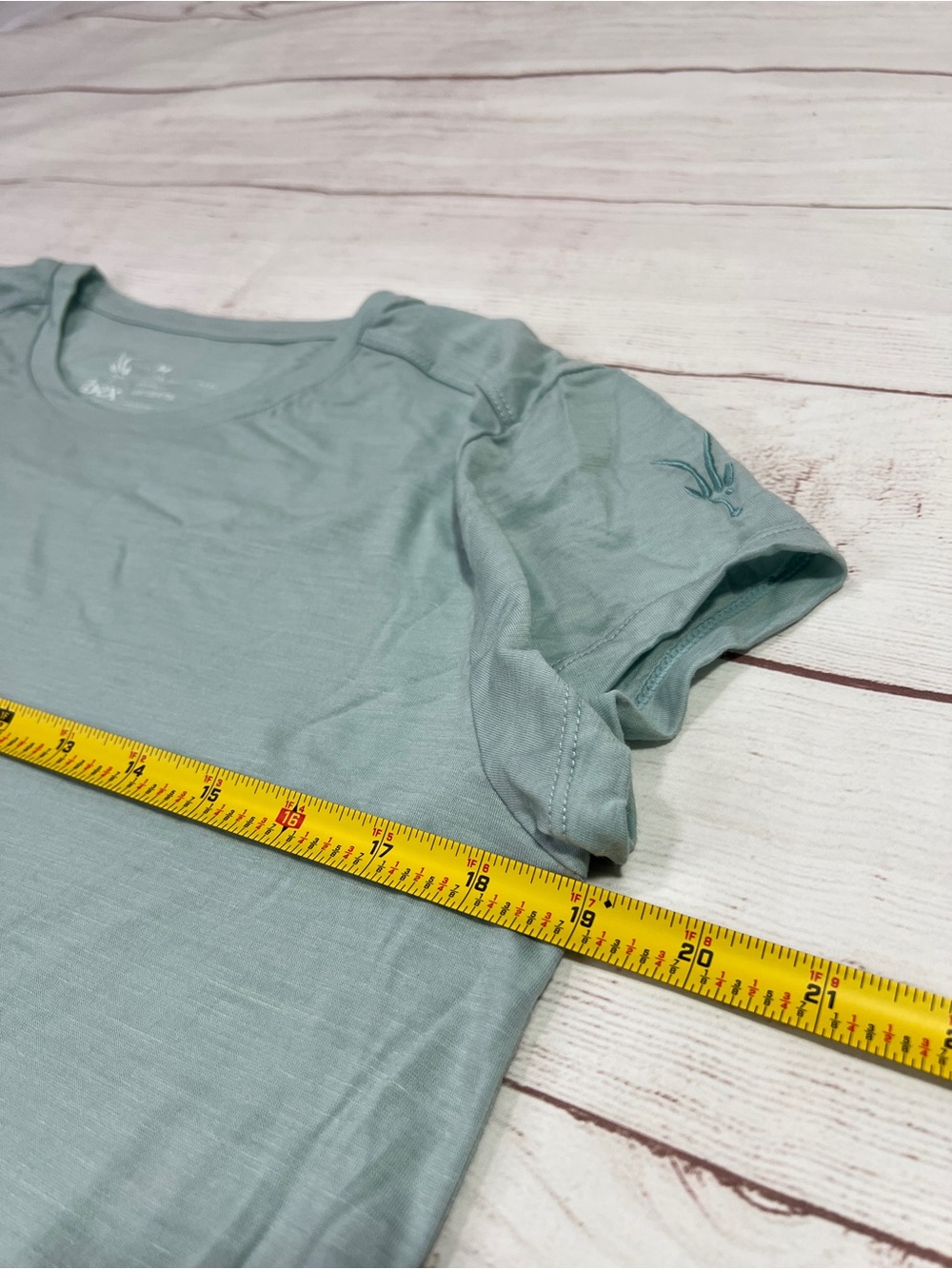 Ibex Women's Journey Merino Tee - M - light green wool blend short sleeve crew - Picture 6 of 10